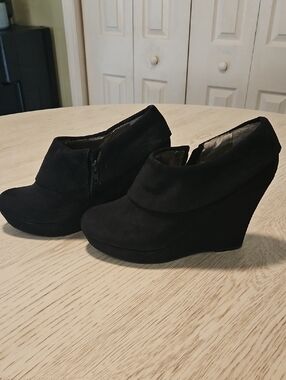 Women's Black Suede Wedge Ankle Booties Mossimo By Target Sz 10